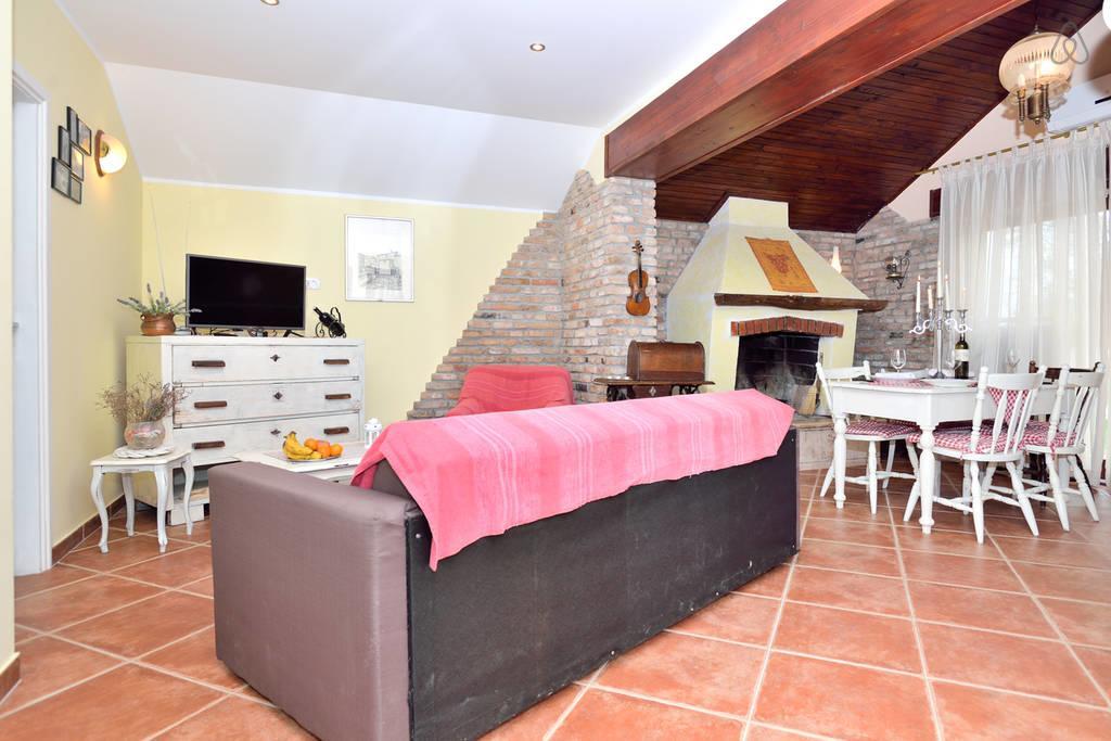 Rustic House With Private Swimming Pool Pula
