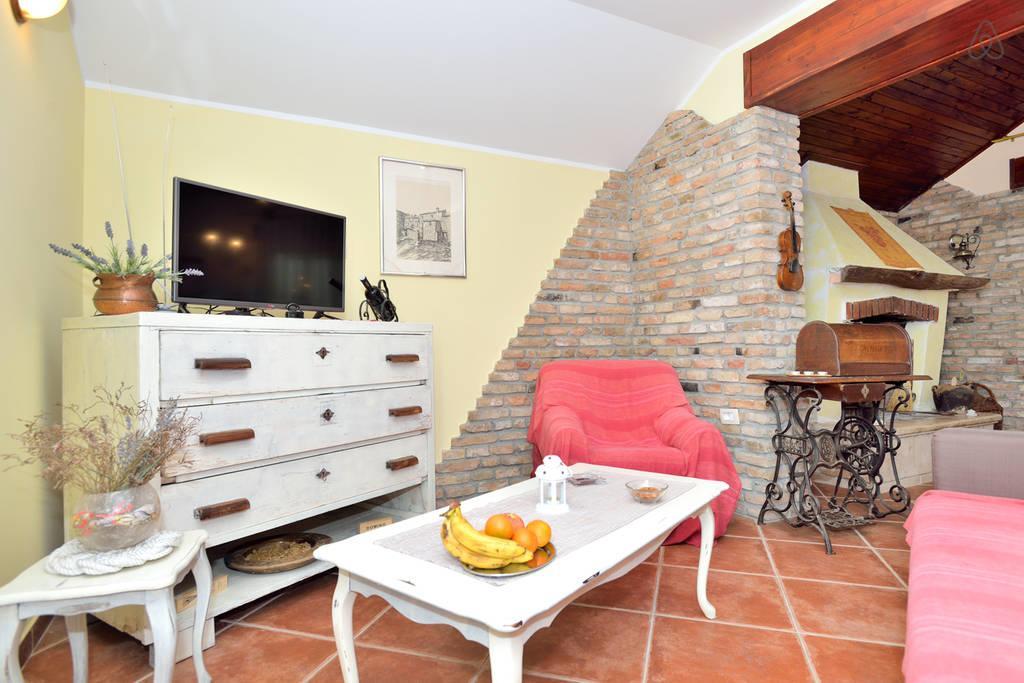 Rustic House With Private Swimming Pool Holiday home Pula